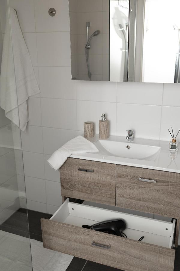Fresh With Terrace + Free Parking Apartment *